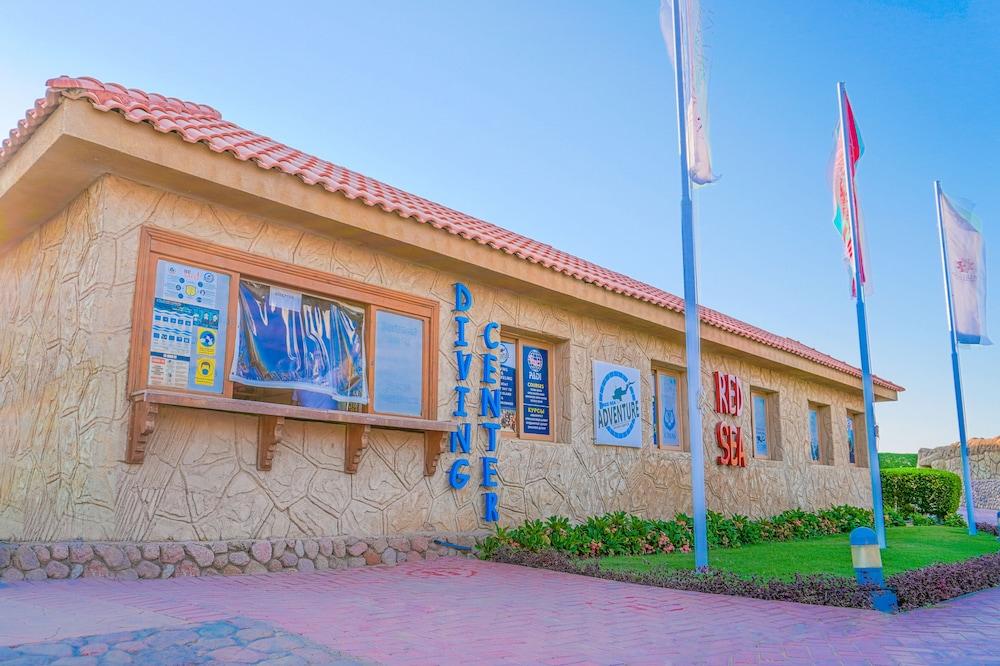 Charmillion Club Aquapark Sharm El Sheikk Exterior foto Diving center in Egypt