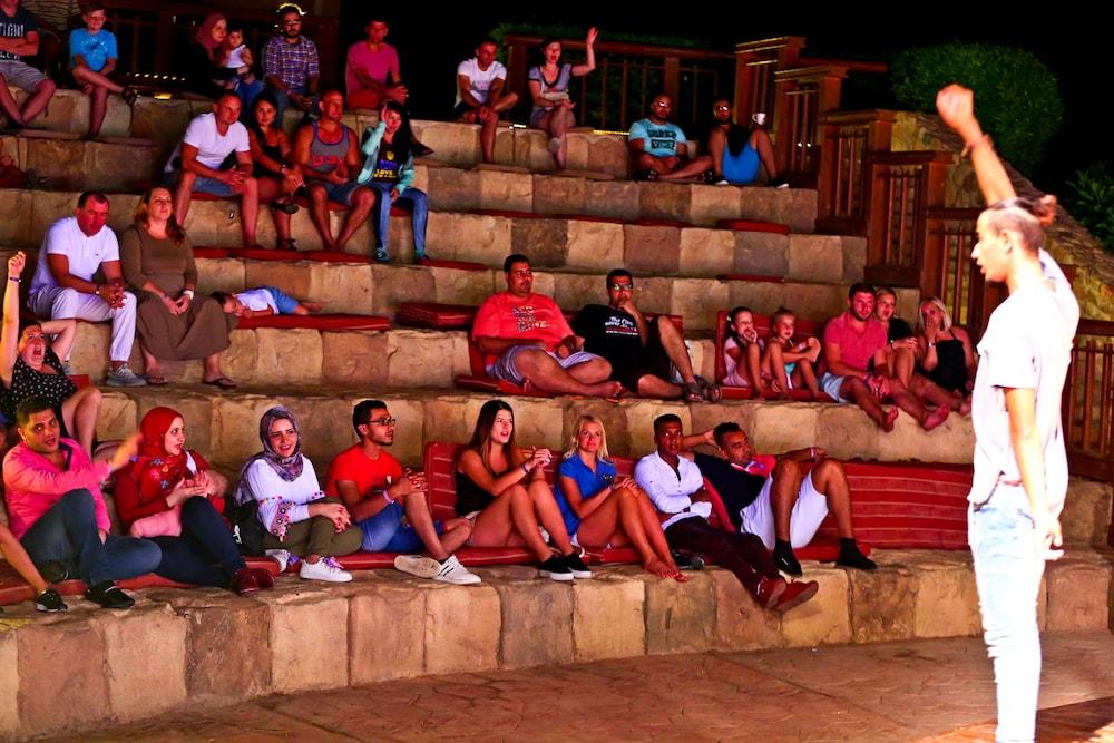 Charmillion Club Aquapark Sharm El Sheikk Exterior foto Audience at the Sun City resort