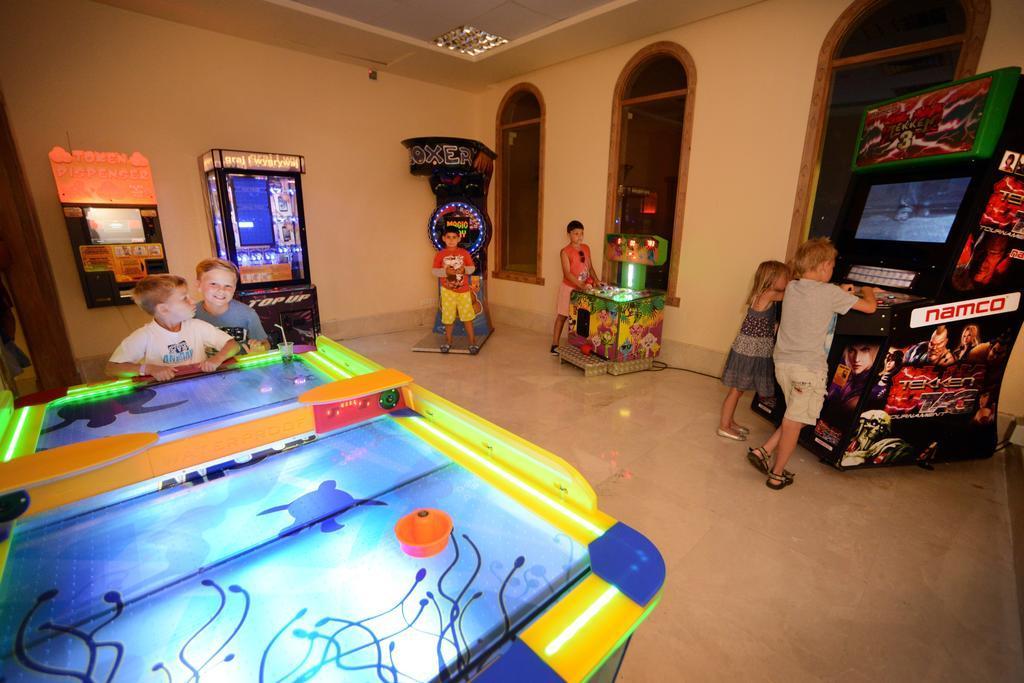 Charmillion Club Aquapark Sharm El Sheikk Exterior foto Air hockey table