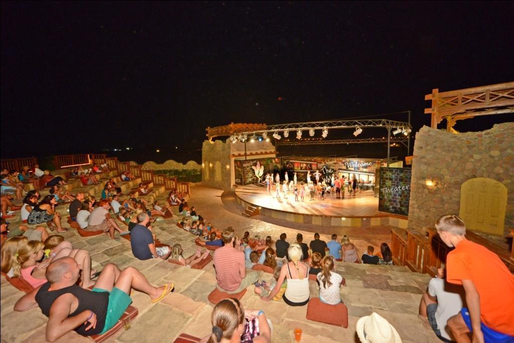 Charmillion Club Aquapark Sharm El Sheikk Exterior foto The amphitheater at the resort
