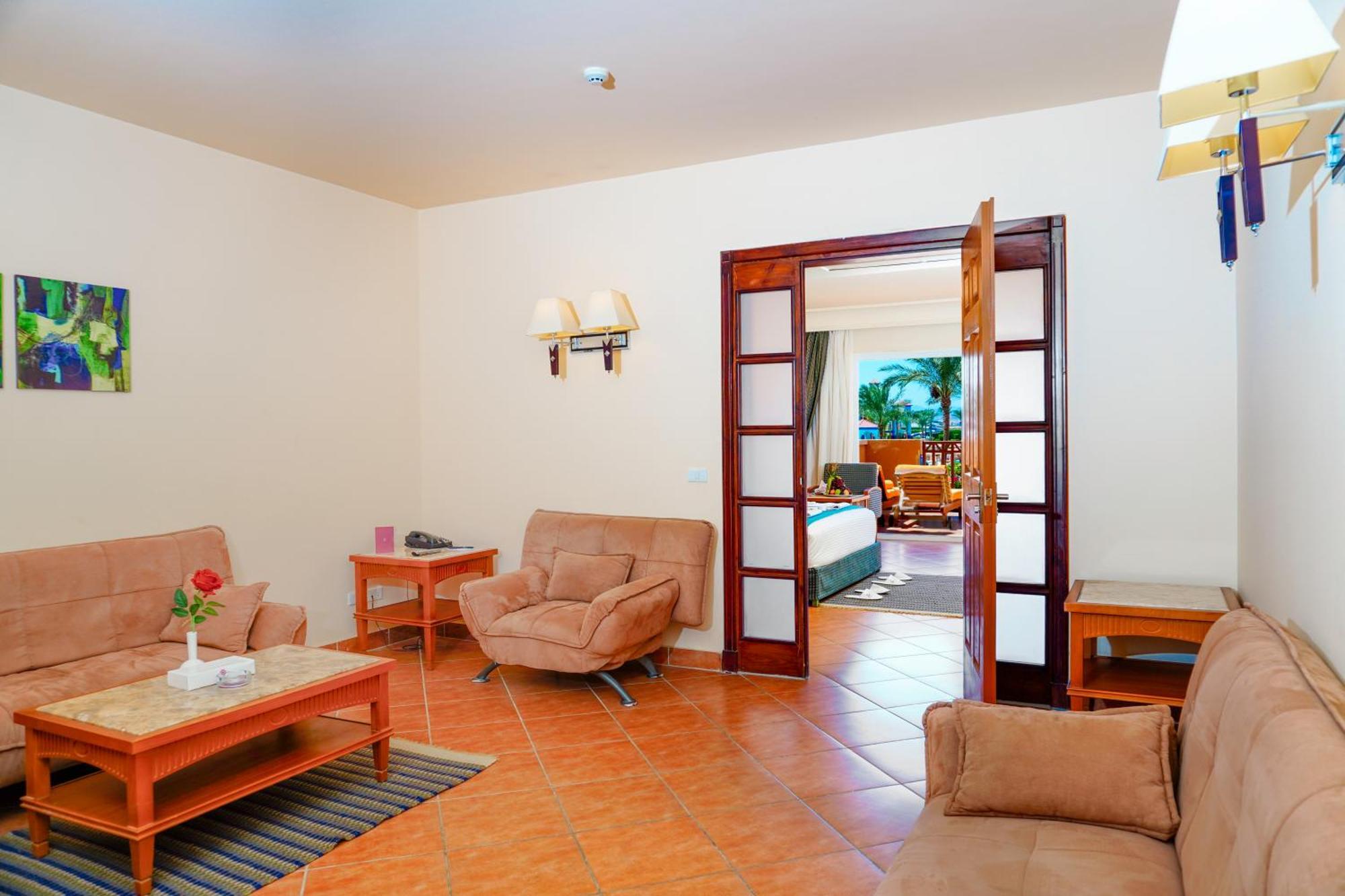 Charmillion Club Aquapark Sharm El Sheikk Quarto foto A suite at the hotel